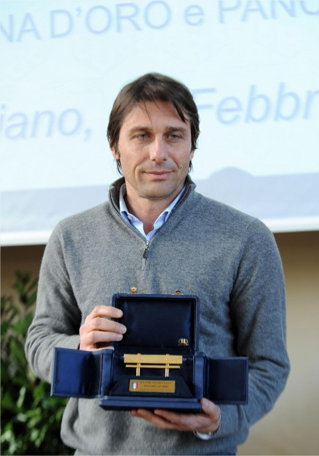 L'allenatore Conte viene premiato con la Panchina d'Oro 2012.